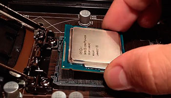 Как установить процессор Intel, AMD на материнскую плату